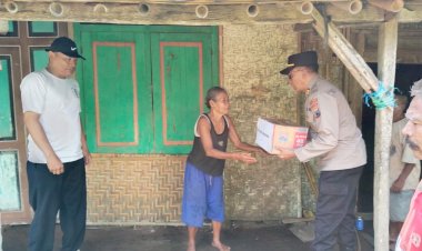 Polres-Tulungagung-Beri-Bantuan-Warga-Desa-Kedoyo-yang-Mengalami-Musibah-Akibat-Hujan-Deras